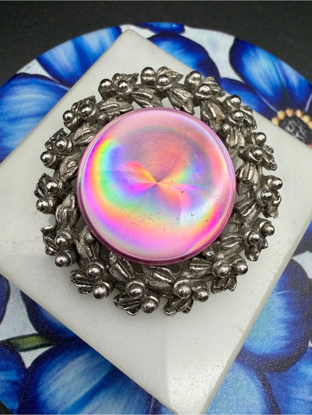 Vintage Jewelarama holographic brooch #403 pink silver tone